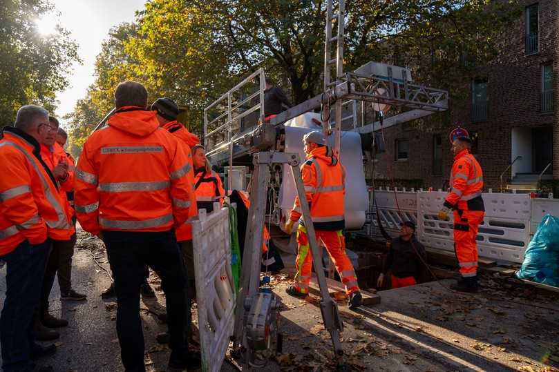 Die außergewöhnliche Baustelle weckte das Interesse aus anderen Bauabteilungen in Lübeck. | Foto: Entsorgungsbetriebe Lübeck