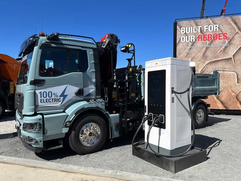 MAN eTGS 28.449 6x2-4 Krankipper | Foto: QUATEX