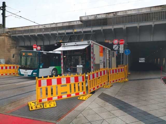 Einsatz des TV-Wagens zur Inspektion des öffentlichen Sammlers mit Anschlussleitungen außerhalb des Bahnhofs Einsatz des TV-Wagens zur Inspektion des öffentlichen Sammlers mit Anschlussleitungen außerhalb des Bahnhofs