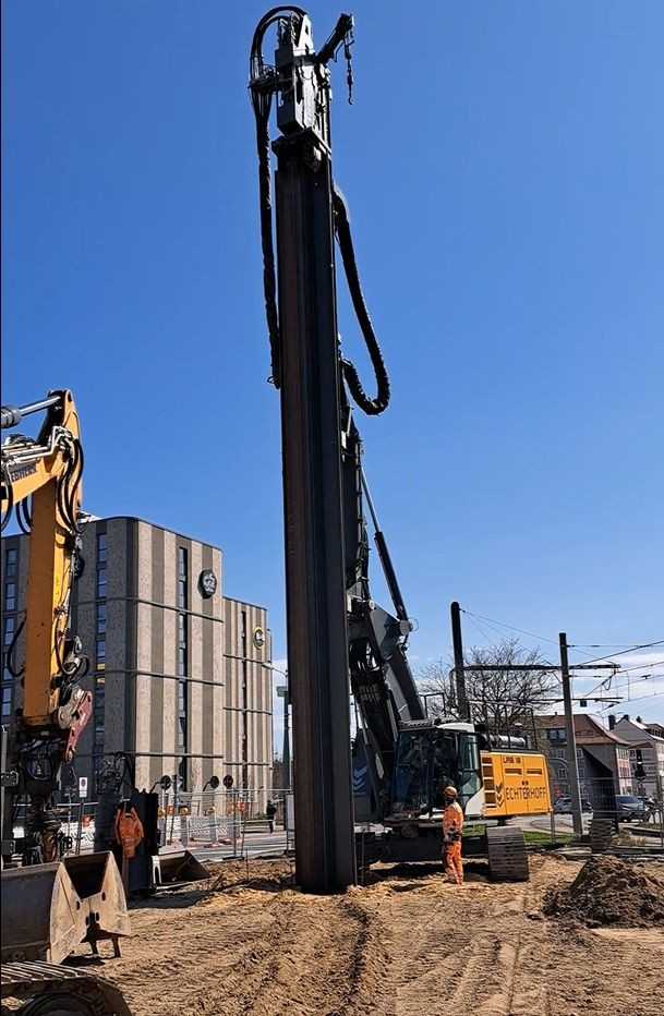 Startbaugrube mit 17 m Spundbohlen | Foto: Echterhoff