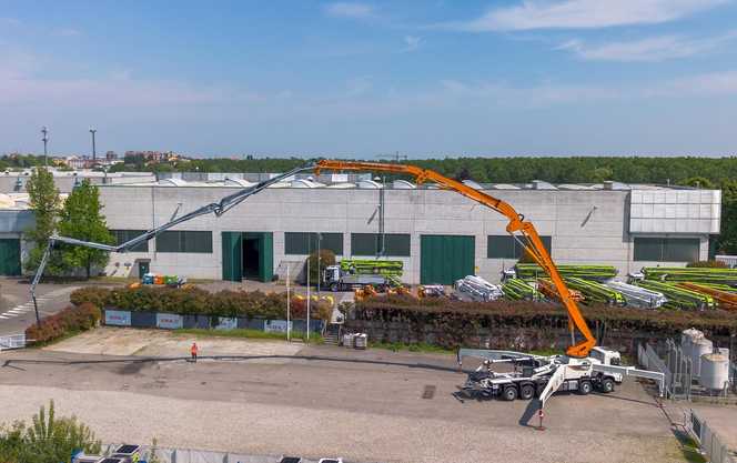 60-Meter-Pumpe faltet unter zehn Metern aus