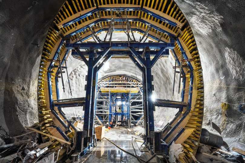Dokas 3D-geplante Schalungslösungen für die Station Neubaugasse: eine Kombination aus dem Traggerüst SL-1 und der Trägerschalung Top 50 | Foto: Doka
