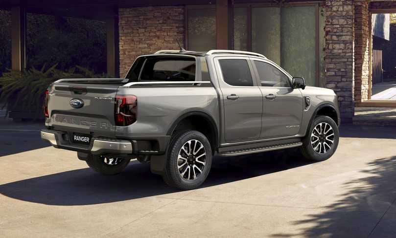 Das neue Spitzenmodell ist ausschließlich als Doppelkabine mit fünf Sitzen zu haben. Die praktische Dachreling sowie die Soft-Close-Heckklappe gehören beim Pick-up Ranger Platinum zum Serienumfang. | Foto: Ford Das neue Spitzenmodell ist ausschließlich als Doppelkabine mit fünf Sitzen zu haben. Die praktische Dachreling sowie die Soft-Close-Heckklappe gehören beim Pick-up Ranger Platinum zum Serienumfang. | Foto: Ford