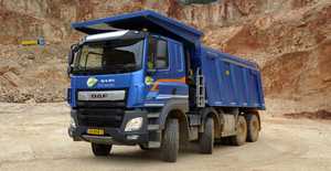 Nutzfahrzeuge am Bau