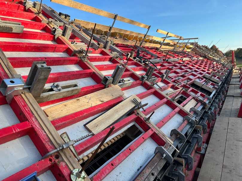 Die Außenschalung (Konterschalung) des BUGA-Tunnels wurde mit der Rahmenschalung Mammut 350 von Meva mit verbauten Alkus AL Schalungsplatten umgesetzt. | Foto: Kiefer Schalungsbau GmbH Die Außenschalung (Konterschalung) des BUGA-Tunnels wurde mit der Rahmenschalung Mammut 350 von Meva mit verbauten Alkus AL Schalungsplatten umgesetzt. | Foto: Kiefer Schalungsbau GmbH