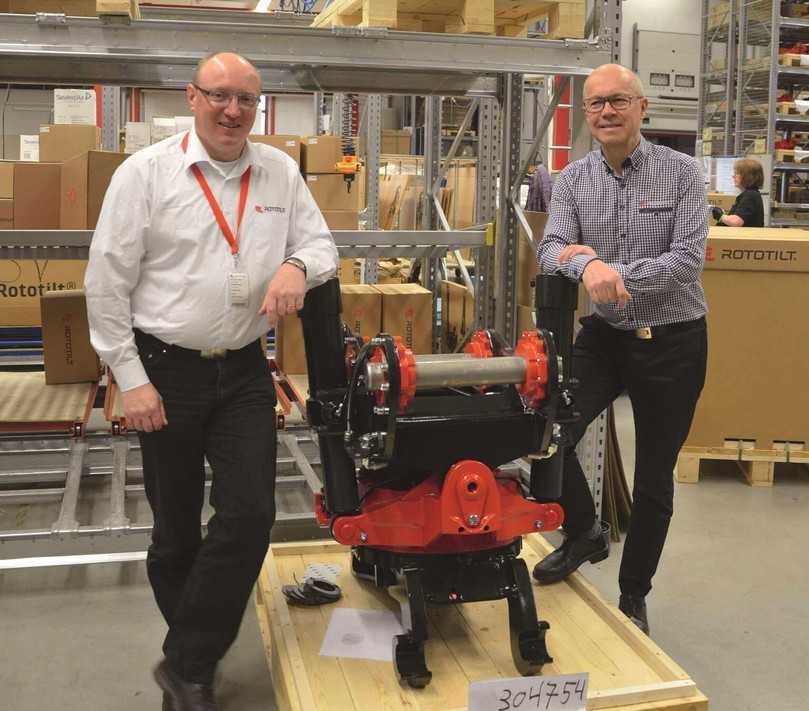 Anders Jonsson (rechts), Inhaber der Rototilt Group AB, und Wolfgang Vogl, Geschäftsführer der deutschen Vertriebsgesellschaft Rototilt GmbH, glauben an den internationalen Erfolg der neuen Baggerschnellwechsler. | Foto: bi Anders Jonsson (rechts), Inhaber der Rototilt Group AB, und Wolfgang Vogl, Geschäftsführer der deutschen Vertriebsgesellschaft Rototilt GmbH, glauben an den internationalen Erfolg der neuen Baggerschnellwechsler. | Foto: bi