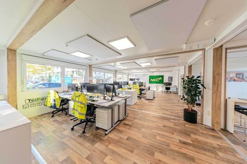 Die Holzoptik unterstützt eine hochwertige und zugleich angenehme Arbeitsatmosphäre. | Foto: Ela Container