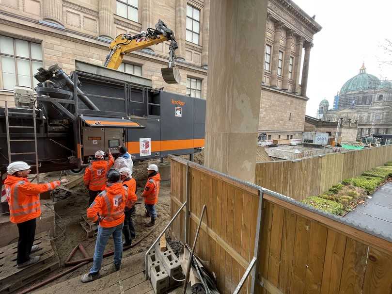 Aufbereitet wurde der Flüssigboden mit einer mobilen Mischanlage (CM30+). | Foto: BQF e.V. Aufbereitet wurde der Flüssigboden mit einer mobilen Mischanlage (CM30+). | Foto: BQF e.V.