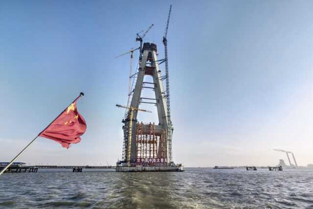 China baut die größte Schrägseilbrücke der Welt China baut die größte Schrägseilbrücke der Welt