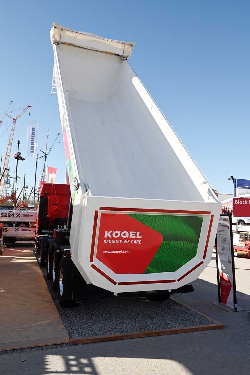 Neuer Kögel Kippsattel mit einteilig geschweißter Mulde | Foto: QUATEX Neuer Kögel Kippsattel mit einteilig geschweißter Mulde | Foto: QUATEX