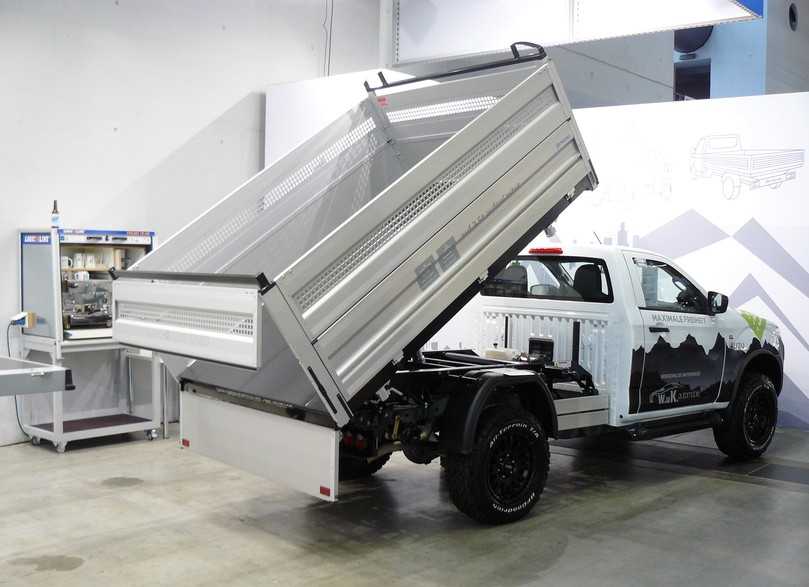 Pick-up mit wuchtigem Aufbau: Isuzu D-Max mit Henschel-Kippmulde. | Foto: Randolf Unruh Pick-up mit wuchtigem Aufbau: Isuzu D-Max mit Henschel-Kippmulde. | Foto: Randolf Unruh