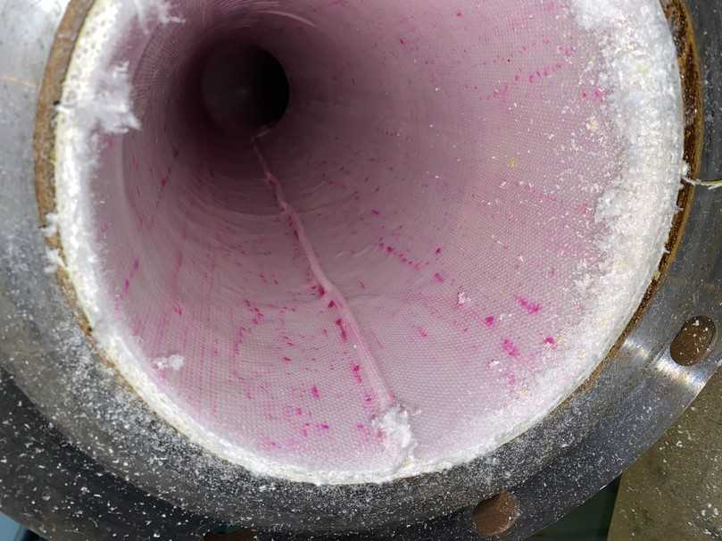 Deutlich zu erkennen: Längsfalte in eingebautem Liner-System | Foto: IKT Deutlich zu erkennen: Längsfalte in eingebautem Liner-System | Foto: IKT