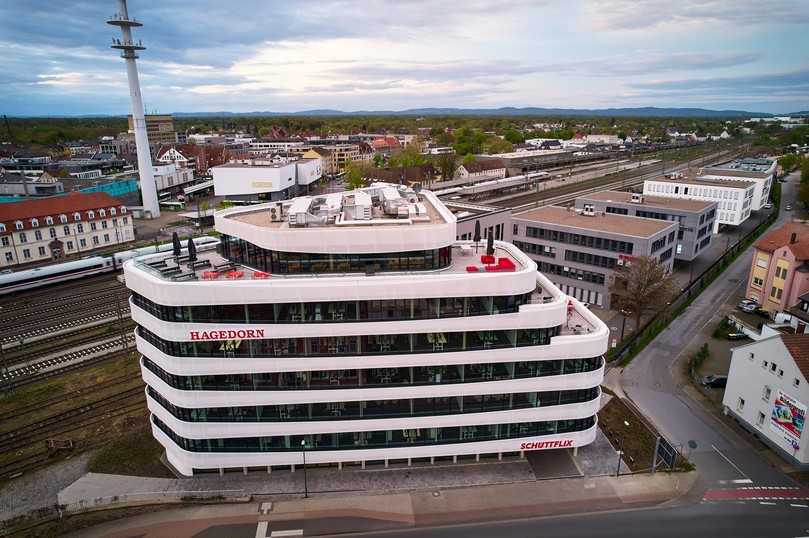 Moderner Bau für moderne Baustofflogistik: Die Eröffnung des Schüttflix-Towers in Gütersloh markiert auch den Abschluss des neuen Stadtquartiers "Gleis 13". | Foto: Schüttflix Moderner Bau für moderne Baustofflogistik: Die Eröffnung des Schüttflix-Towers in Gütersloh markiert auch den Abschluss des neuen Stadtquartiers "Gleis 13". | Foto: Schüttflix