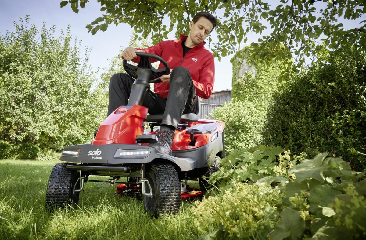 Mit dem Rider lässt sich problemlos rückwärts mähen, selbst bei voller Geschwindigkeit von 8 km/h. | Foto: AL-KO Gardentech Mit dem Rider lässt sich problemlos rückwärts mähen, selbst bei voller Geschwindigkeit von 8 km/h. | Foto: AL-KO Gardentech