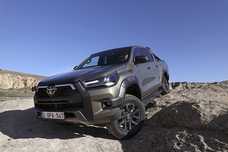 Toyota präsentiert neuen Hilux mit Hybrid-Antrieb
