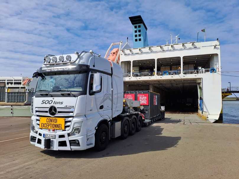Mercedes-Benz Actros SLT für schwerste Sonderaufgaben bis 1.000 t | Foto: QUATEX Mercedes-Benz Actros SLT für schwerste Sonderaufgaben bis 1.000 t | Foto: QUATEX