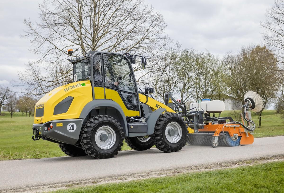 Preislich jetzt attraktiver dank kleinerem Akku: Den 5065e Radlader liefert Kramer jetzt standardmäßig mit 28,8 kWh-Batterie aus. Wer mehr Kapazität braucht, kann die Version mit 37,5 kWh bestellen. | Foto: Kramer