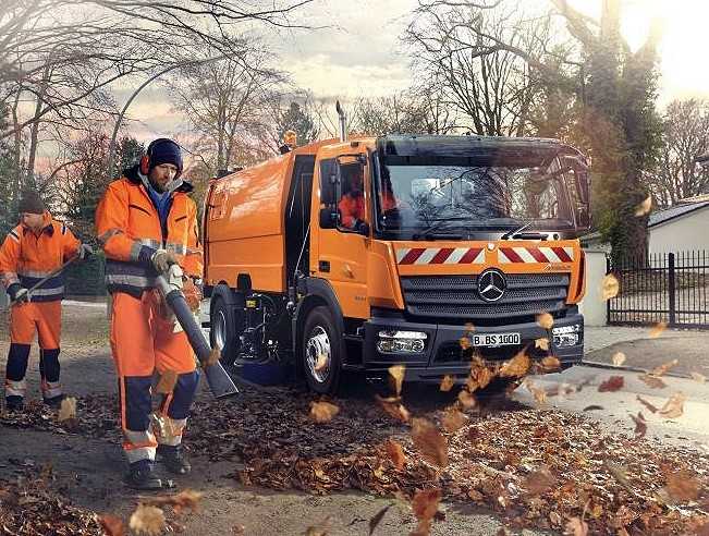 Mercedes-Benz Atego Kehrmaschine im Kommunaleinsatz | Foto: Daimler Truck AG