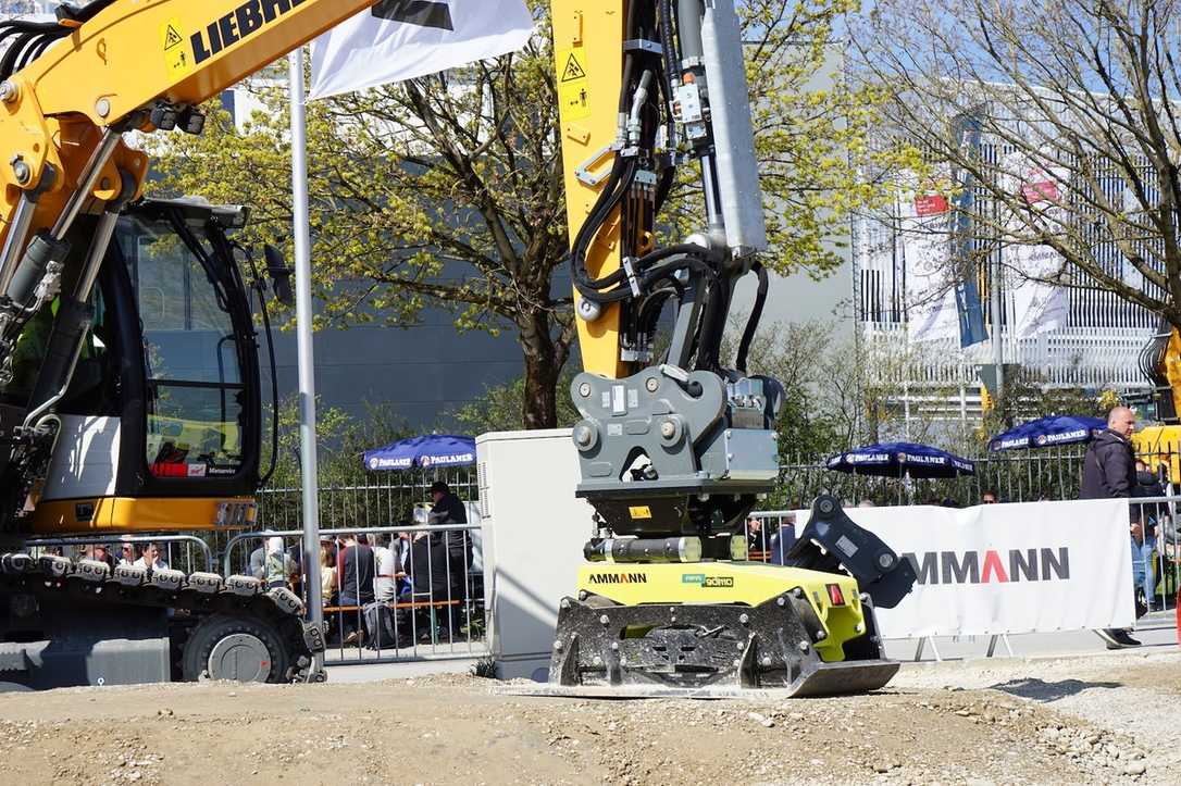 Ammann Anbauverdichter APA 90/110 und APA 110/110 mit Drei-Wellen-Erregersystem