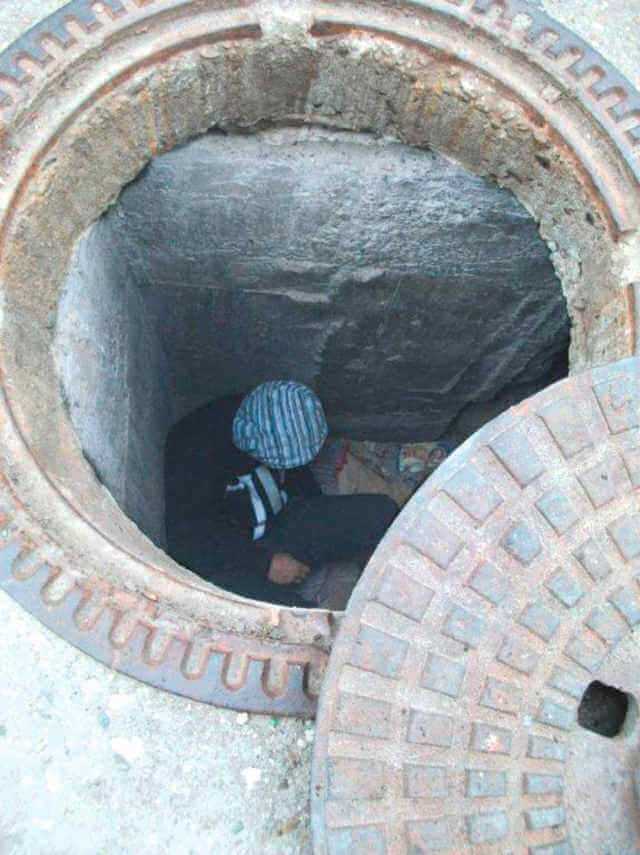 Unterschlupf in einem Abwasserschacht: Die Kinder suchen in den Kanälen Schutz vor Regen, Kälte und der Polizei.