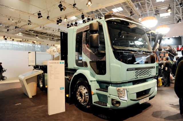 Der Volvo FE Electric Abrollkipper ist bereits serienreif.