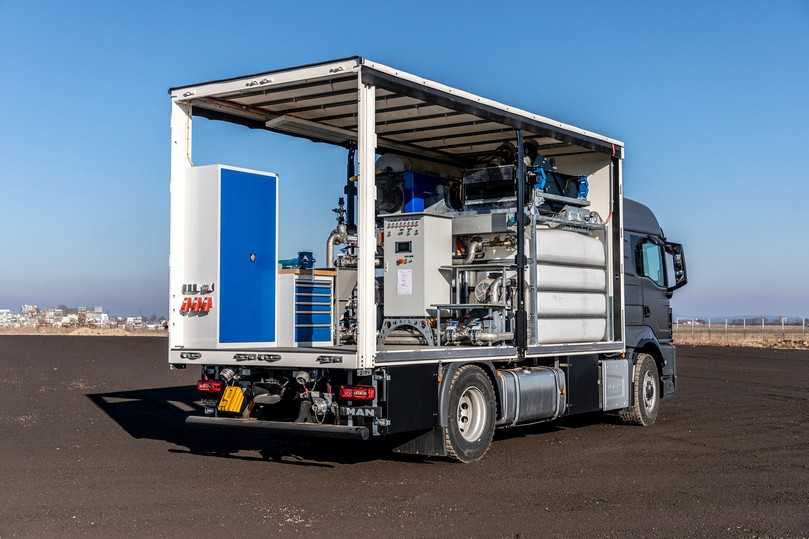 Im Inneren des Mudlceaner Trucks leistet die Recyclinganlage die gesamte Aufbereitung des Bohrschlamms im HDD-Verfahren. | Foto: Max Wild GmbH Im Inneren des Mudlceaner Trucks leistet die Recyclinganlage die gesamte Aufbereitung des Bohrschlamms im HDD-Verfahren. | Foto: Max Wild GmbH