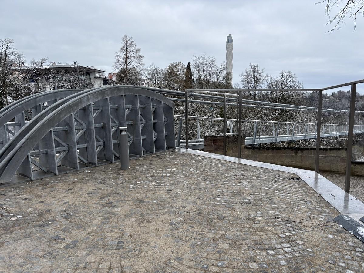Der Eingangsbereich „Bockshof“: Hier wurde gebrauchtes Natursteinpflaster, Rasenfugenpflaster und Arena-Ökopflaster verlegt. | Foto: Schöppler