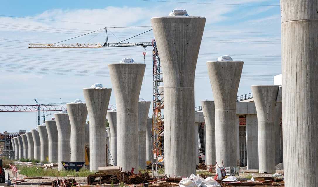 Brückenbau: Pfeiler wie vom Fließband für die Neckartalbrücke Brückenbau: Pfeiler wie vom Fließband für die Neckartalbrücke