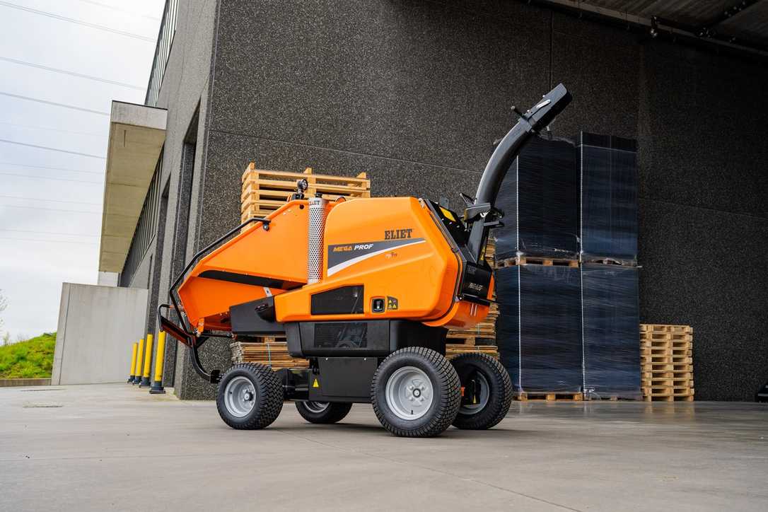 Eliet Mega Prof On Wheels - selbstfahrender Häckseler auf Rädern