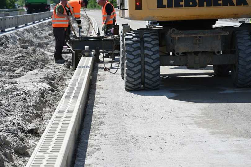 Einbau der Drain Monoblock RD 200 im Mittelstreifen | Foto: Aco Einbau der Drain Monoblock RD 200 im Mittelstreifen | Foto: Aco