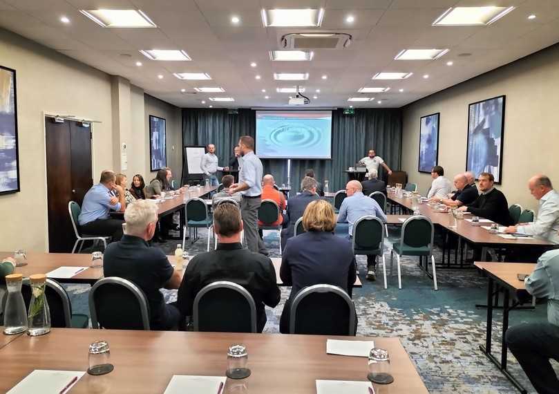 Die Workshops dienen zum persönlichen Austausch in kleinen Gruppen zu einem bestimmten Thema. Diesmal ging es um die Rolle der Bohrspülung und um Genauigkeiten bei Bohrungen. | Foto: B_I/Valdix Die Workshops dienen zum persönlichen Austausch in kleinen Gruppen zu einem bestimmten Thema. Diesmal ging es um die Rolle der Bohrspülung und um Genauigkeiten bei Bohrungen. | Foto: B_I/Valdix