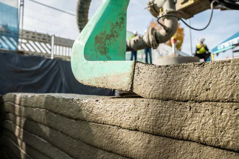 Für den Keller kam ein spezieller Beton von Heidelberg Materials zum Einsatz, der eigens für den mobilen 3D-Druck weiterentwickelt wurde. | Foto: Heidelberg Materials/Aleksej Keksel