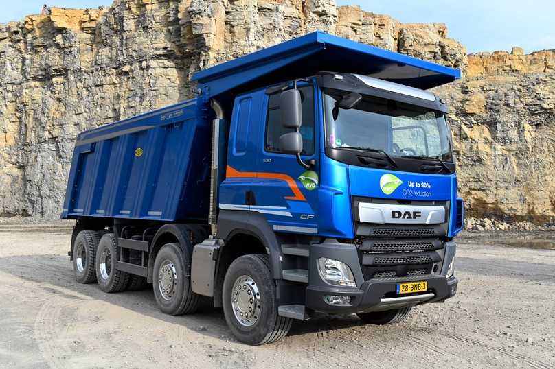 Als klassischer Grubenkipper verkraftet der DAF CF530 FAD 8x4 mit überdimensionaler Meiller-Kippmulde satte Überladungen im Baustellen-transport. | Foto: Quatex Als klassischer Grubenkipper verkraftet der DAF CF530 FAD 8x4 mit überdimensionaler Meiller-Kippmulde satte Überladungen im Baustellen-transport. | Foto: Quatex