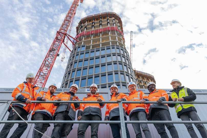Die Verantwortlichen der ARGE Wolff & Müller und August Reiners um Projektleiter Fabian Sand, Bauleiter Markus Karl und Polier Andreas Horvat-Nickel freuen sich zusammen mit Peri-Fachberater Jörg Dietrich über das rundum gelungene Projekt. | Foto: Peri Deutschland