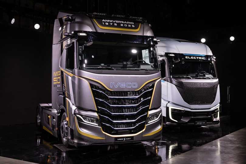 Das Sondermodell S-Way „Anniversario“ (links) bringt Iveco zum 50-jährigen Firmenjubiläum heraus. Zeitgleich startet der vollelektrische S-eWay Artic als Sattelzugmaschine. | Foto: Iveco