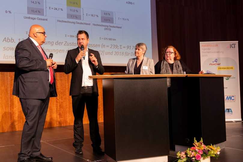 Über künftige Herausforderungen und Lösungsansätze diskutierten Sebastian Beck (2.v.l.), Maren Reimann und Caroline Körner (r.). | Foto: IKT Über künftige Herausforderungen und Lösungsansätze diskutierten Sebastian Beck (2.v.l.), Maren Reimann und Caroline Körner (r.). | Foto: IKT