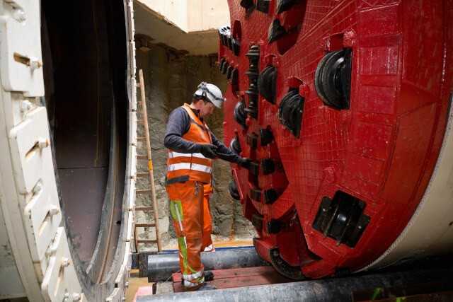 Der Bohrkopf in der Schildwiege wird gecheckt. | Foto: Sonntag Baugesellschaft mbH & Co. KG