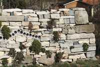 Natursteingärten inspiriert von Hundertwasser