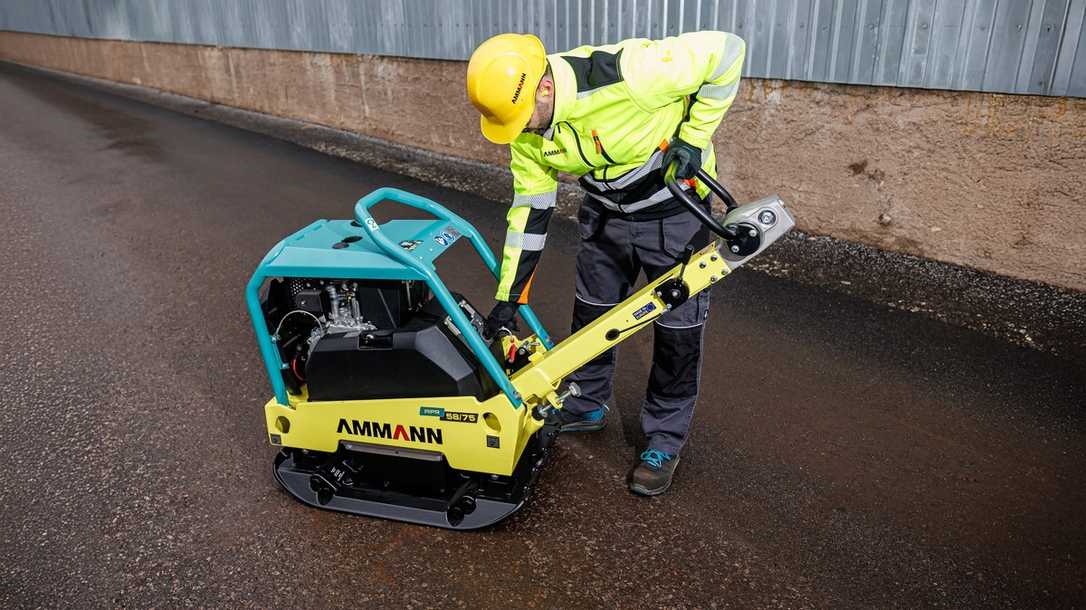Neue Ammann-Rüttelplatten: Effiziente Verdichtung für Wege, Straße, Tief- und Kanalbau