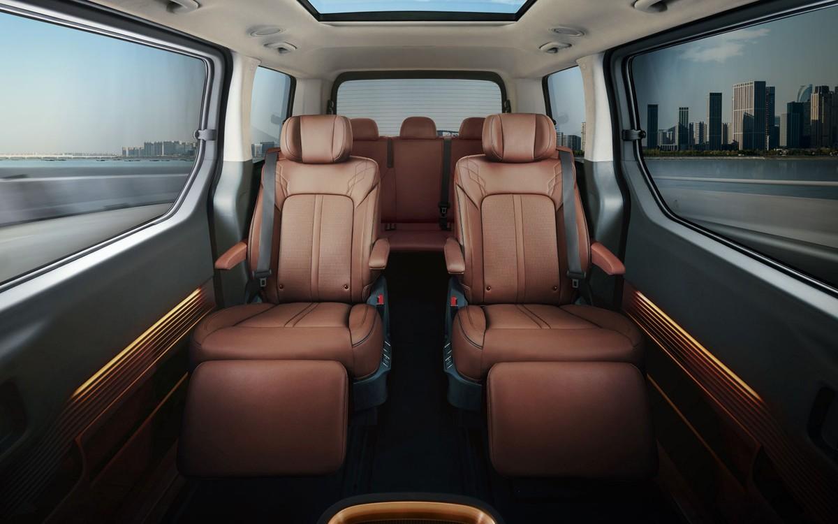 In der höchsten Ausstattung besitzen die Relax-Sessel sogar Fußstützen. Auf Knopfdruck verwandeln sie sich in eine komfortable Liege. | Foto: Hyundai