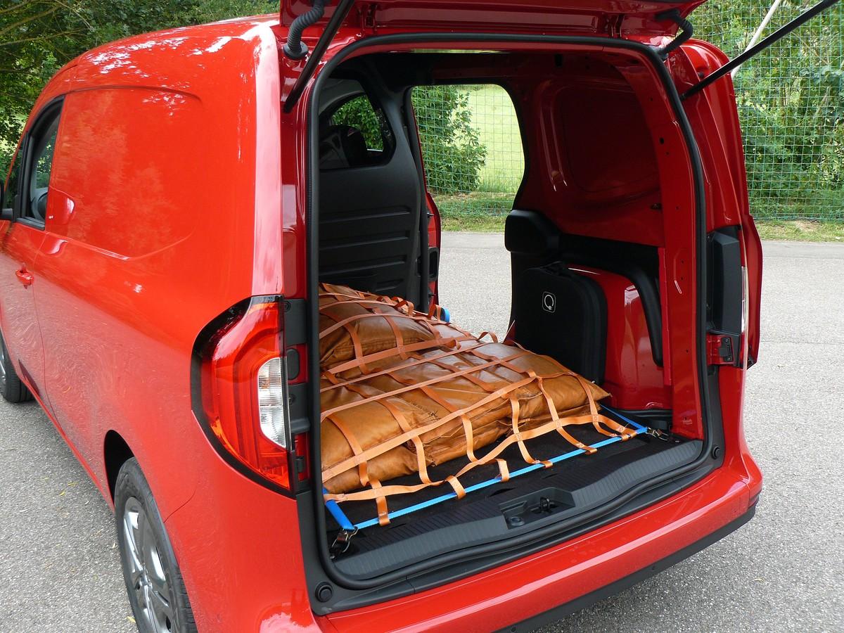 Das Volumen ist angemessen, die Nutzlast knapp. Wer mehr benötigt, greift zur Langvariante. | Foto: Randolf Unruh