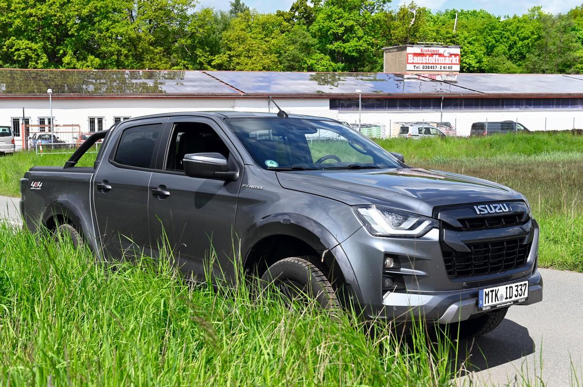 Hilfsbereit wie immer half der Krakower Baustoffhandel der Gebrüder Schweder mit gut 800 kg Ballast für den Test aus. | Foto: B_I/ Hausmann Hilfsbereit wie immer half der Krakower Baustoffhandel der Gebrüder Schweder mit gut 800 kg Ballast für den Test aus. | Foto: B_I/ Hausmann