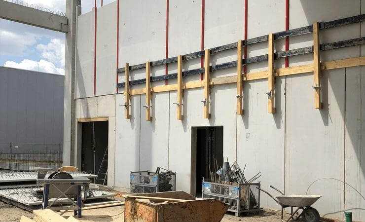 Filigranwände: Abschalschiene macht Tempo bei Stoßfugen Filigranwände: Abschalschiene macht Tempo bei Stoßfugen