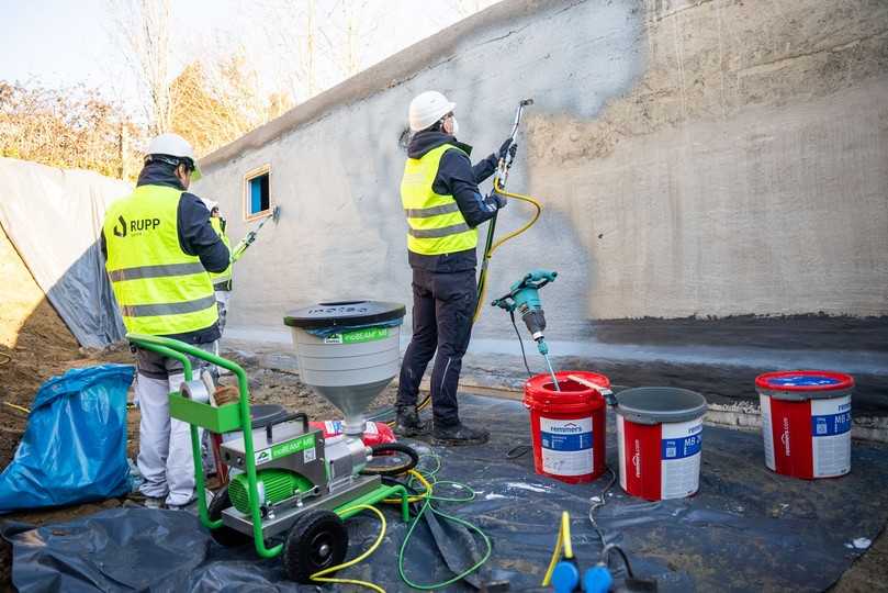Remmers brachte seine langjährige Erfahrung in bauchemischen Produkten und reaktiver Bauwerksabdichtung ein. | Foto: Heidelberg Materials/Aleksej Kekselbb