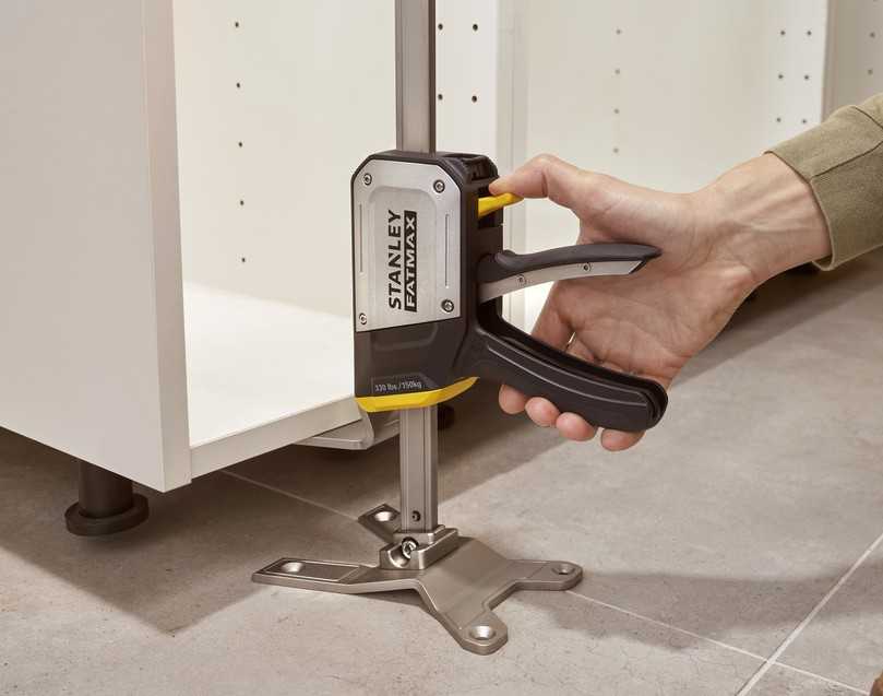 Sicherer und exakter: Der TradeLift erlaubt präzises Arbeiten mit nur einer Hand. | Foto: Stanley