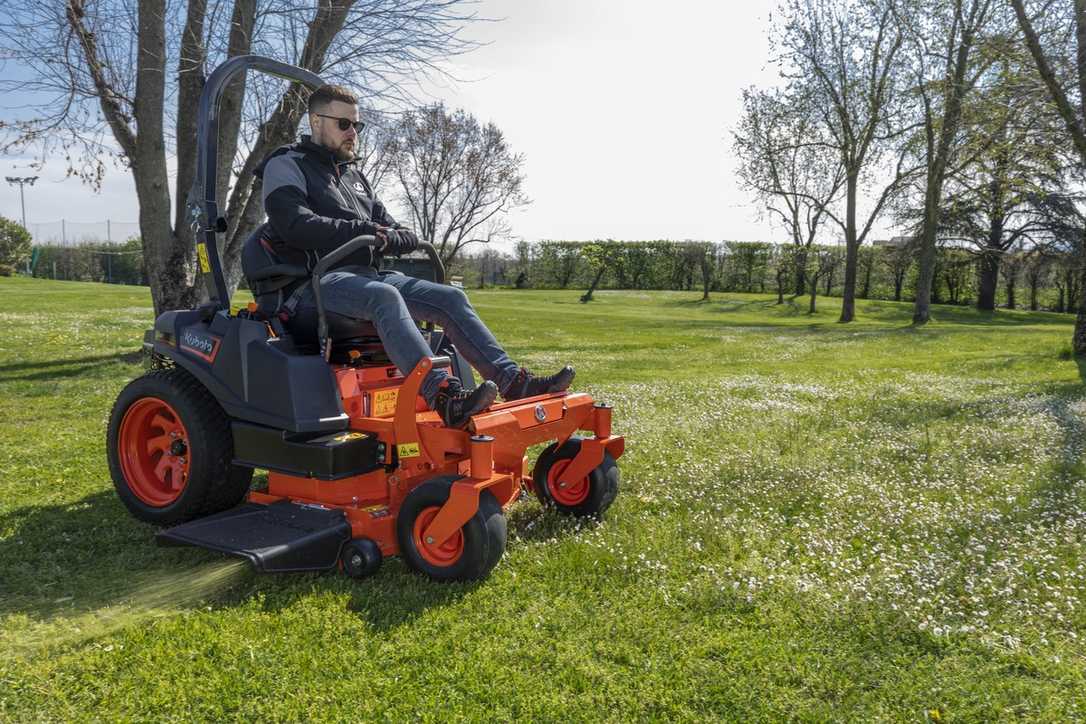 Der neue Nullwendekreismäher Z2-481 von Kubota für Profis und private Gärtner Der neue Nullwendekreismäher Z2-481 von Kubota für Profis und private Gärtner