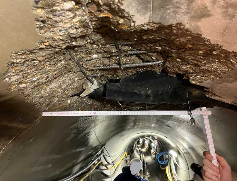 Abbildung 12: Beschädigungen durch Exzenterstein | Foto: Ing.-Büro Dr. Uffmann Abbildung 12: Beschädigungen durch Exzenterstein | Foto: Ing.-Büro Dr. Uffmann