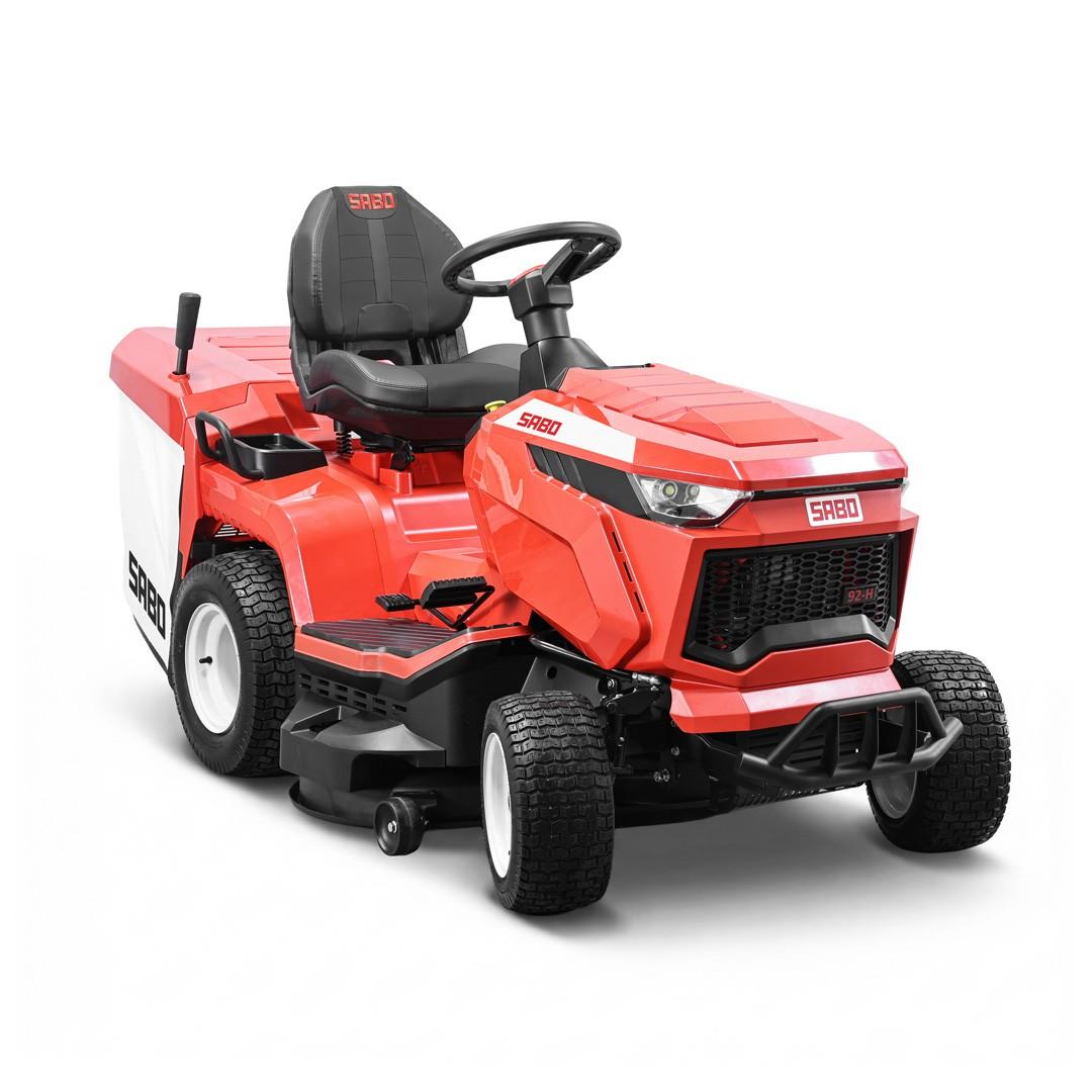 Der kraftvolle Allrounder mit 13,5-kW-2-Zylinder-Motor: Sabo-Rasentraktor 92-H. | Foto: Sabo