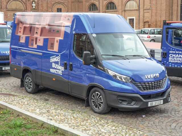 Der Kastenwagen fletscht die Zähne, der Chromschmuck steht dem Daily gut. | Foto: R. Unruh Der Kastenwagen fletscht die Zähne, der Chromschmuck steht dem Daily gut. | Foto: R. Unruh