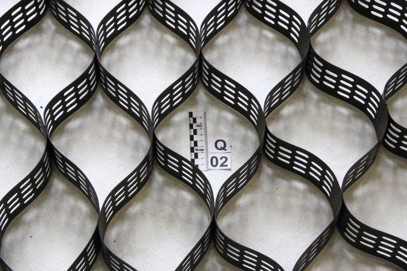 Bild 7: Geozelle (GCE): PE-HD, dreidimensionale Wabenstruktur, gelocht, Höhe 75 mm, verschweißt | Foto: SKZ-Testing GmbH Würzburg